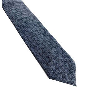 Calvin Klein Men's Silk Necktie. Gray. Solid Elongated Pattern.